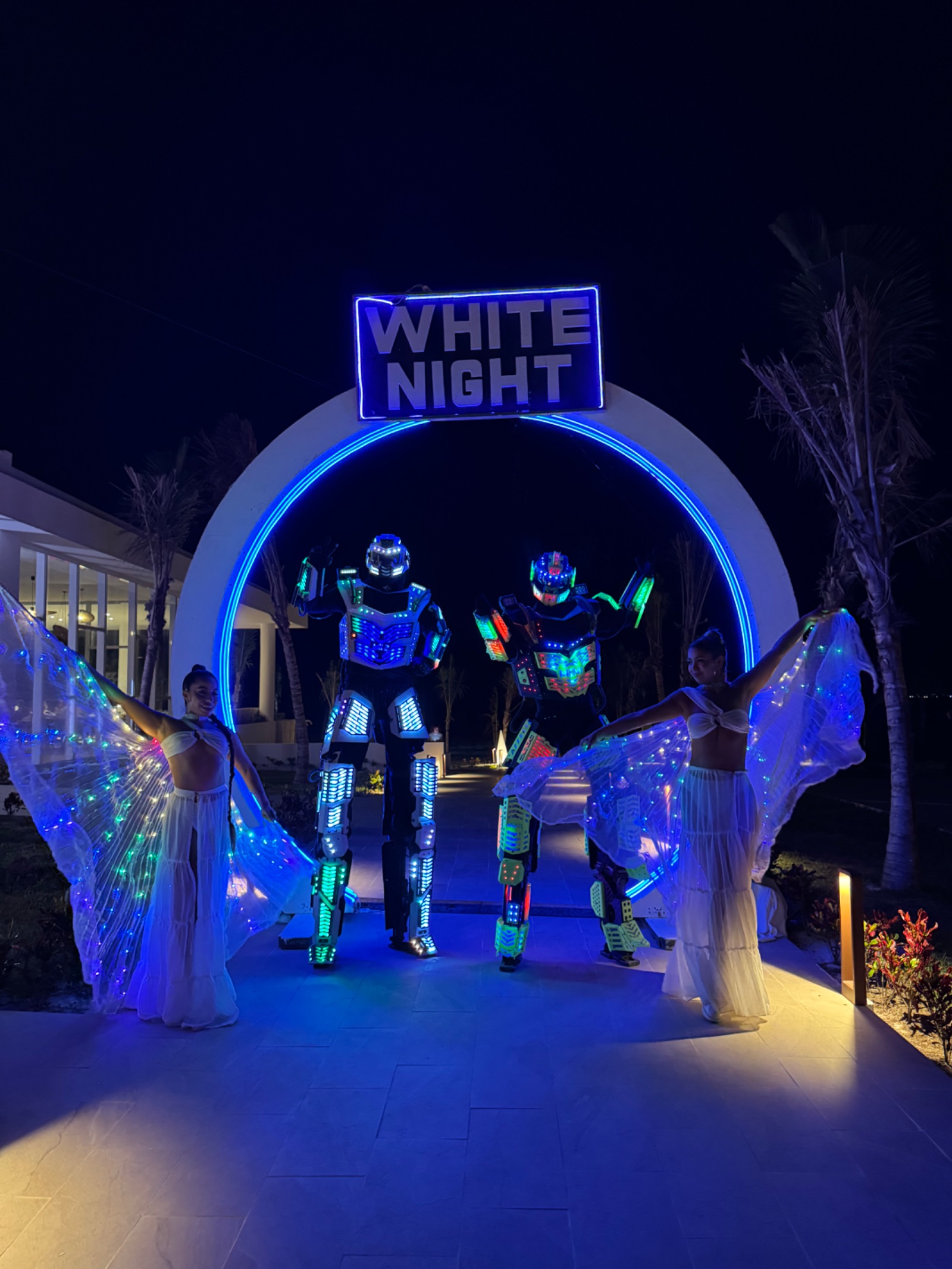 White Night con robots LED